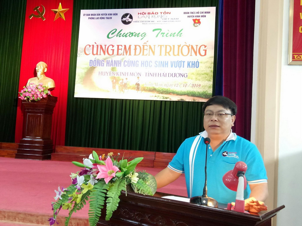Ông Phan Xuân Thủy- Đại diện lãnh đạo Hội Bảo tồn lan rừng Việt Nam phát biểu giới thiệu về Hội